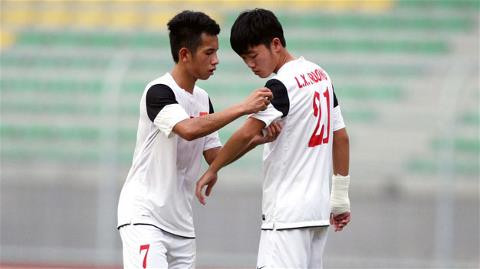 Tại giải U19 Đông Nam Á đang diễn ra tại Hà Nội, dù đã nhường lại tấm băng thủ quân cho tiền đạo Công Phượng, song sức ảnh hưởng của Trường lên lối chơi chung của U19 Việt Nam vẫn còn nguyên vẹn. Tiền vệ này luôn được biết đến với khả năng cầm bóng, cùng những đường chuyền rất sắc sảo cho tuyến trên.
