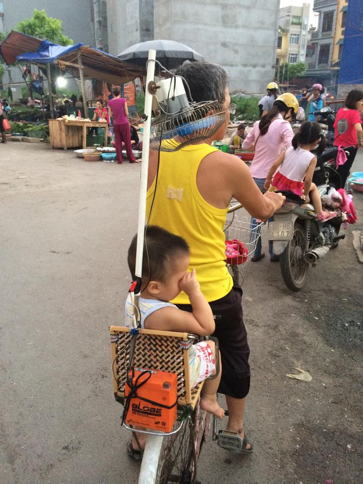 Có quạt và ắc quy - Không lo bị nóng!