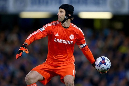 Petr Cech (Chelsea): Dù đã bị gánh nặng tuổi tác đè lên đôi tay nhưng Cech có thứ vũ khí khác bù lại đó là kinh nghiệm, phải cạnh tranh quyết liệt cho vị trí thi đấu chính thức với Courtois cũng là động lực để Cech thi đấu cực hay mỗi lần được xung trận.