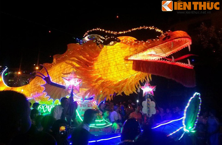 Dịp Trung Thu ở đây không chỉ được người dân, các em nhỏ địa phương chờ đợi mà còn thu hút rất nhiều du khách thập phương, các bạn trẻ ưa xê dịch, dân phượt, thích khám phá và trải nghiệm.