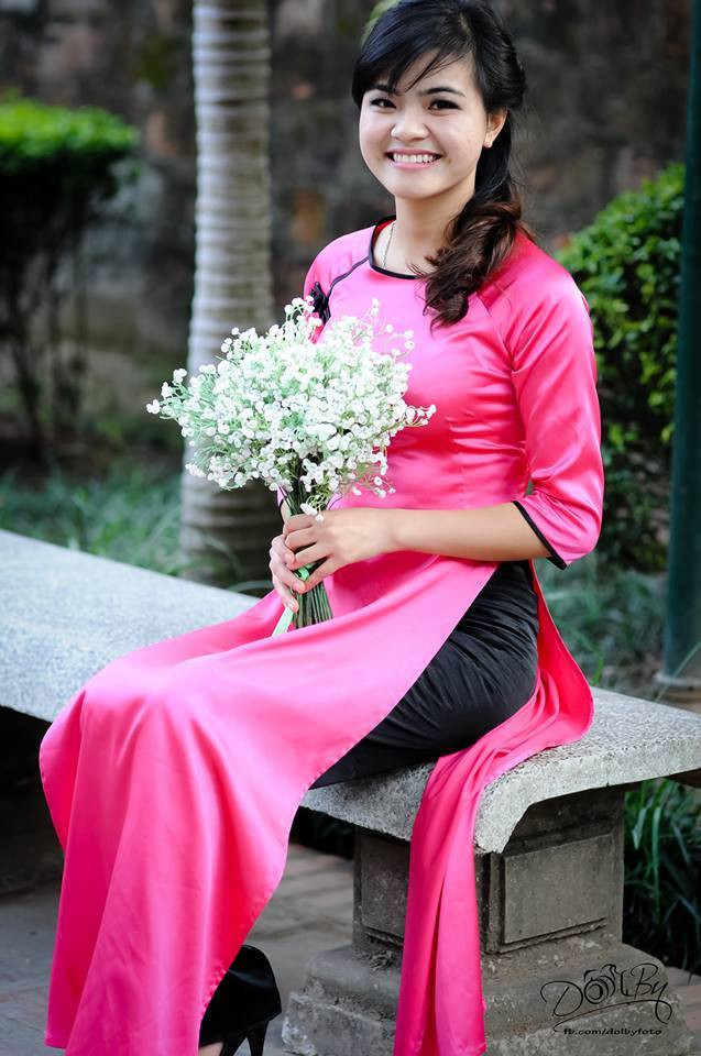 Vẻ đẹp rạng ngời bên tà áo dài.