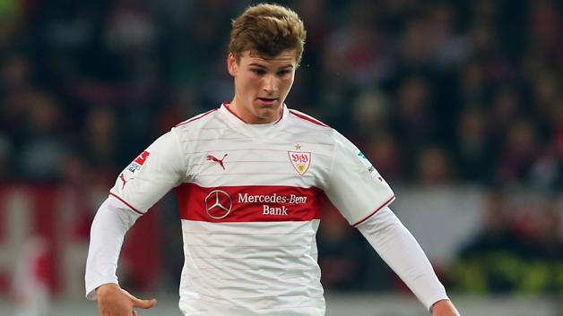 Timo Werner sinh năm 1996 là sản phẩm của lò đào tạo Stuttgart. Được đôn lên đá cho đội một ở mùa giải trước, Werner nhanh chóng gây ấn tượng với 30 trận đấu và 5 bàn thắng tại Bundesliga. Anh trở thành cầu thủ trẻ nhất lịch sử Bundesliga lập được cú đúp khi ghi 2 bàn thắng giúp đội nhà đánh bại Freiburg với tỷ số 3-1.