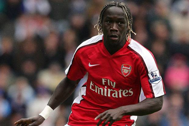 Cũng có kiểu tóc tết như Beckham nhưng Sagna được đánh giá là tệ hại hơn vì không có khuôn mặt đẹp trai để... gỡ lại.