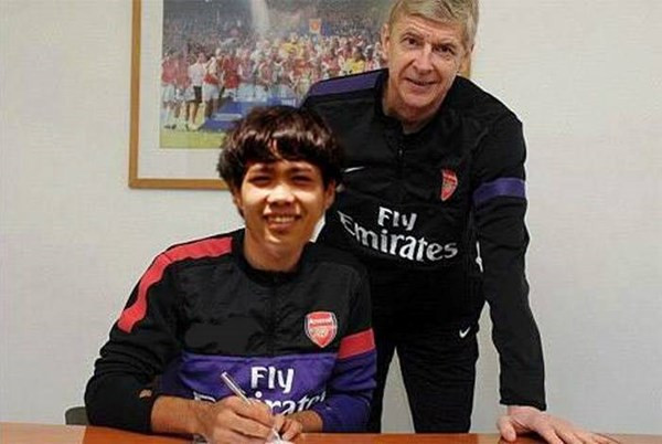 Ảnh chế lo ngại sợ mất Công Phương, Arsenal đã gấp rút thảo hợp đồng.