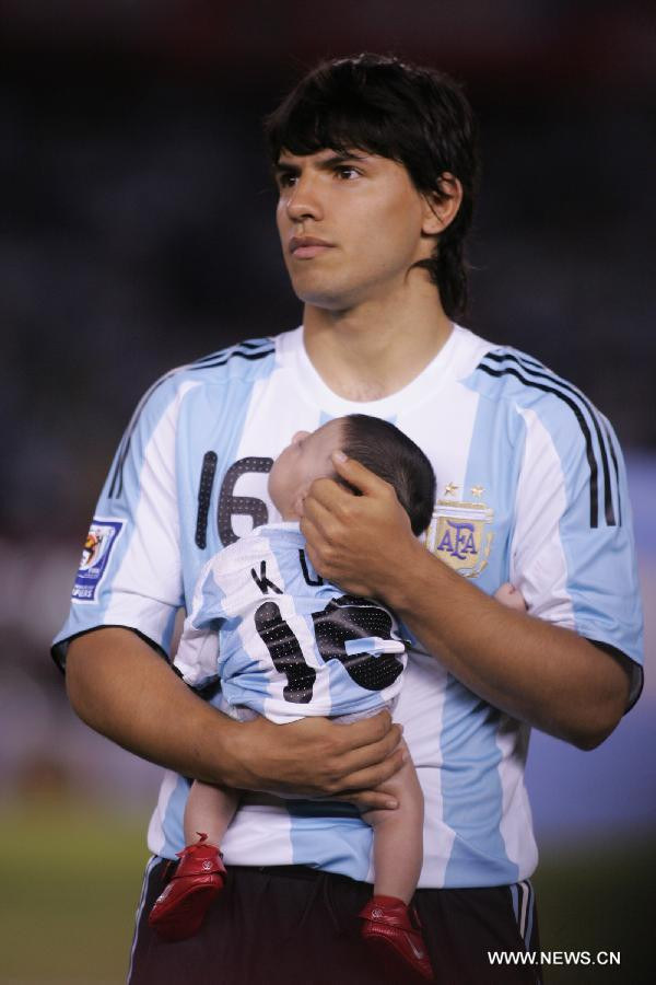 Sergio Agüero thật sự là một ông bố vĩ đại theo cả nghĩa đen và nghĩa bóng đối với đứa con của anh ấy.