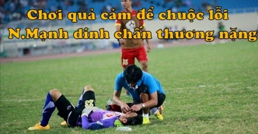 Nhưng không may cho ĐT Việt Nam là thủ môn Nguyên Mạnh đã gặp chấn thương nặng.