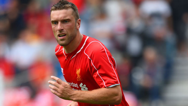 Với thể hình tốt cùng với khả năng di chuyển linh hoạt, Rickie Lambert sẽ là cầu thủ lôi kéo các hậu vệ đối phương để tạo khoảng trống cho các đồng đội bên trong tha hồ tung hoành. Ngoài ra khả năng săn bàn của Lambert cũng không phải hạng xoàng khi anh có thể ghi những bàn thắng bất ngờ, mang tính đột biến.