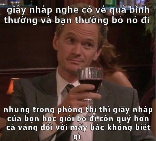 Giá trị tờ giấy nháp của các sĩ tử học giỏi được so sánh "quý hơn vàng" với các sĩ tử không biết gì.