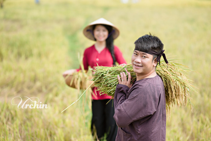 Nhìn vào album cưới của cặp đôi Tuấn - Quỳnh, thiên nhiên là chủ đạo nên sẽ làm cho người xem thấy sự nhỏ bé của con người trước cánh đồng rộng lớn. Nhưng có sức người và tình yêu họ sẽ khắc phục được thiên nhiên.
