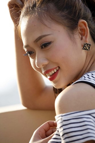 Sinh ra và lớn lên ở xứ Kinh kỳ, quê hương của những làn dân ca Quan họ, Hồ Thị Bích Ngọc hiện là giáo viên của trường mầm non Ban Mai (Văn Quán, Hà Đông).