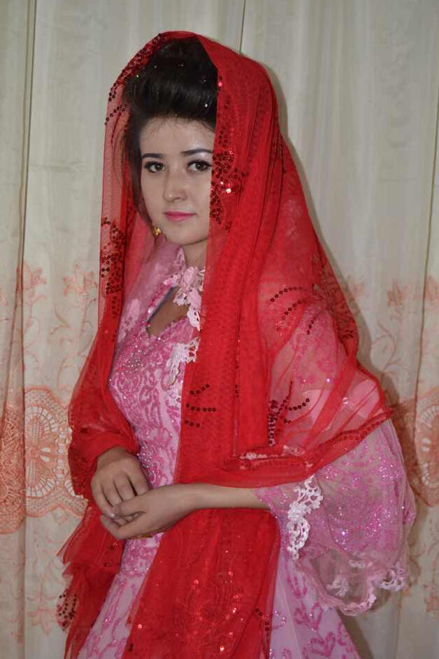 Nét đẹp lai của thiếu nữ Tân Cương khiến nhiều cô gái ngưỡng mộ và thèm muốn.