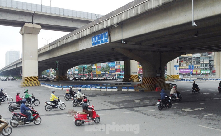 Ngoài ô tô, hệ thống camera giám sát giao thông còn có thể ghi lại hình ảnh, biếu vi phạm để xử phạt.