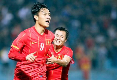 Không những biết không chiến bằng đầu mà khả năng xoay sở trong vòng cấm cũng như khả năng dứt điểm trong mọi hoàn cảnh của Mạc Hồng Quân được đánh giá khá là khá tốt. Điều này được thể hiện trong màu áo của U23 Việt Nam tham dự giải ASIAD 17 vừa qua, Mạc Hồng Quân ghi bàn thắng bằng cả chân và đầu.
