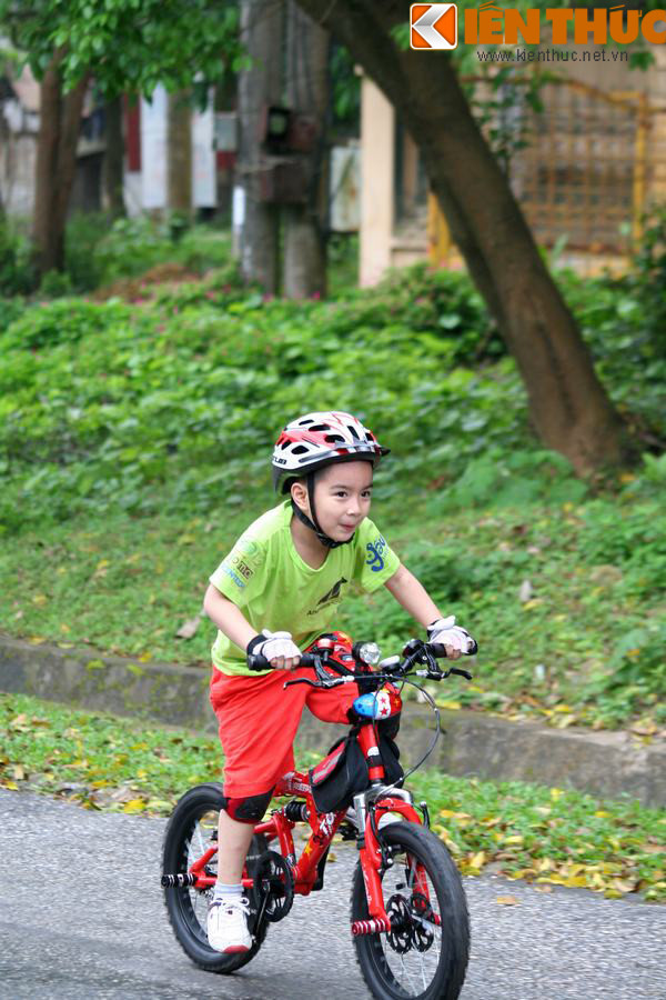 Điều đặc biệt nhất của sự kiện năm nay là có sự tham gia của các "rider nhí" ở chặng cuối dài 6 km, thành viên nhỏ tuối nhất này mới chỉ 6 tuổi.