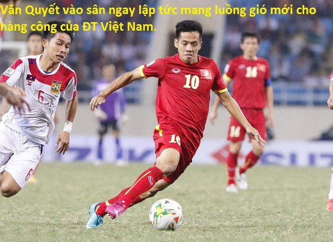 ĐT Việt Nam khá bế tắc trong việc tìm đường vào khung thành của ĐT Lào vì vướng phải hàng phòng ngự nhiều lớp. Nhưng khi Văn Quyết vào sân, anh mang luồng gió mới trong lối tấn công của ĐT Việt Nam.