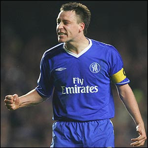 Cũng được hưởng niềm vui khi cũng được đặt chân vào ngôi đền kỷ lục của UEFA Champions League đêm qua đó là John Terry khi anh có trận đấu thứ 100 cho Chelsea tại Champions League.