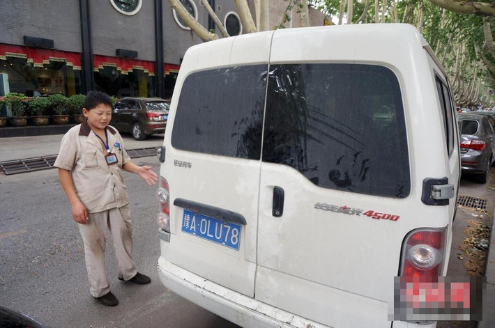 Tuy nhiên, cũng có những bình luận chứng minh câu chuyện là có thật khi chia sẻ về nơi anh chàng có gương mặt trẻ con này làm việc.