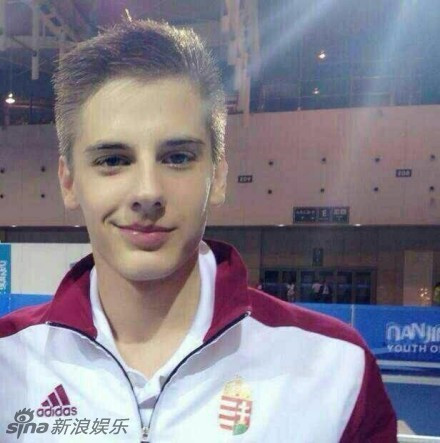 Esztergalyos Patrik sinh năm 1997, người Hungary đã trở thành người chiến thắng, giành được huy chương vàng môn Đấu kiếm trong Olympic Trẻ 2014 được tổ chức tại Nam Kinh, Trung Quốc.