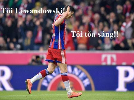 Bayern 2-1 Dortmund: Dortmund đã có trận đấu rất tốt tại Allianz Arena và vươn lên dẫn điểm trước. Thế nhưng, Bayern với đẳng cấp và kinh nghiệm đã lội ngược dòng để thắng 2-1 đầy ấn tượng. Dù tỏa sáng ghi bàn giải quyết sự bế tắc của Bayern nhưng Lewandowski thể hiện tinh thần chuyên nghiệp khi không ăn mừng khi bàn vào lưới đội bóng cũ.
