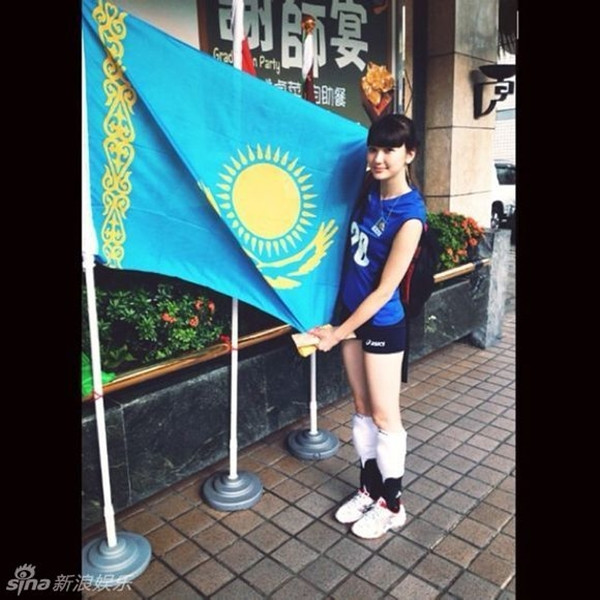 Sabina thuộc đội tuyển bóng chuyền nữ Kazakhstan. Cô nàng đã thi đấu ở nhiều giải bóng chuyền lớn trong nước cũng như khu vực và thế giới.