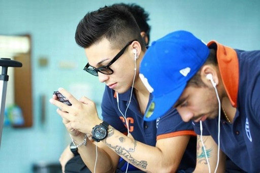 Chppuis giống Ro "điệu" bởi anh chàng này cũng rất chăm chút cho ngoại hình của mình. Anh khá đỏm dáng và thích làm điệu với bộ tóc.