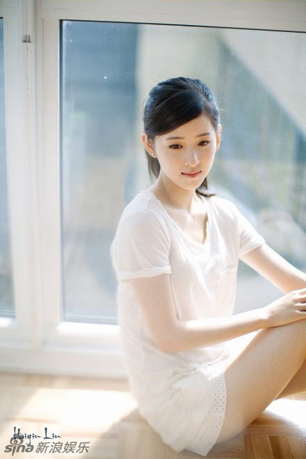 Có người còn mạnh miệng cho rằng Chương Trạch Thiên sở hữu một vẻ đẹp thánh thiện hơn cả "thần tiên tỷ tỷ" Lưu Diệc Phi.