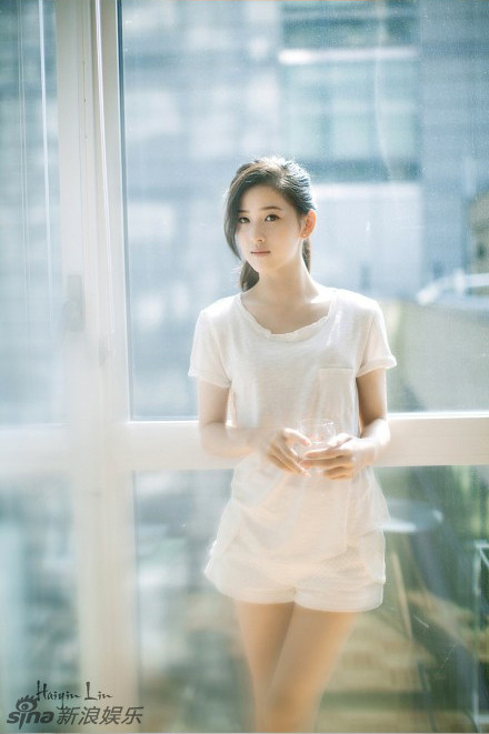 Rất nhiều dân mạng TQ đã thốt lên rằng cô bé trà sữa vẫn cực kỳ xinh đẹp, thậm chí còn có nét quyến rũ hơn rất nhiều. "Thiên thần tinh khiết của chúng ta đã trở lại rồi. Cô ấy có một khuôn mặt quá xinh đẹp, dáng vóc thanh mảnh và đặc biệt là đôi chân quá nuột nà", một cư dân mạng TQ tán dương vẻ đẹp của Chương Trạch Thiên.