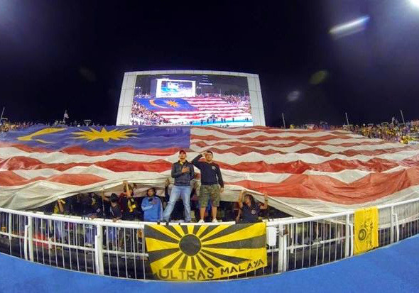Hiện tại, Ultras Malaysia sở hữu lá quốc kỳ Malaysia to nhất của nước này. Trong trận đấu bán kết lượt đi AFF Cup vừa qua trên đất Malaysia vừa qua, lá quốc kỳ này đã được các CĐV chuyền tay nhau di chuyển khắp sân vận động Shah Alam.
