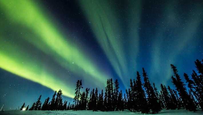 Yukon, vùng đất được nhiều bạn trẻ yêu du lịch và nhiếp ảnh ưa thích. Tại Yukon, bạn sẽ được chứng kiến những sắc màu kỳ ảo của cực quang và có những bức ảnh đẹp khó tin.
