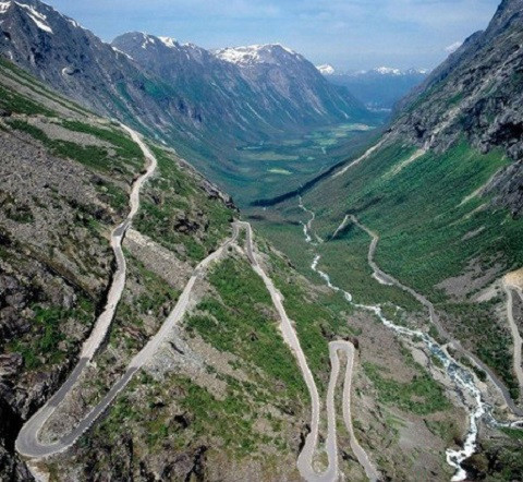 Hình ảnh khác của đường núi Trollstigen.