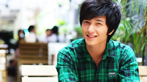 Huỳnh Anh vốn là người mẫu ảnh bìa của các tờ báo dành cho tuổi teen của Hà Thành. Nhờ ngoại hình đẹp cùng gương mặt Hàn Quốc, chàng trai sinh năm 1992 này được rất nhiều người mến mộ.
