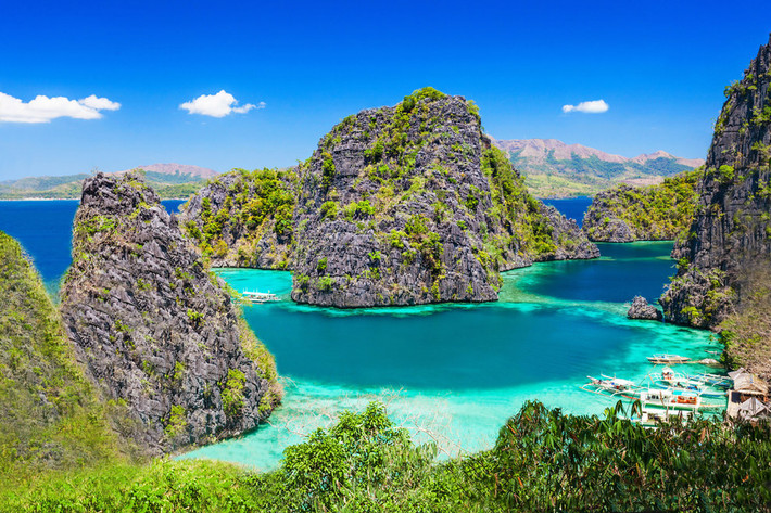 Những hòn đảo ngọc với cảnh sắc hệt như tiên cảnh thế này sẽ khiến du khách chìm đắm trong không gian tuyệt đẹp.