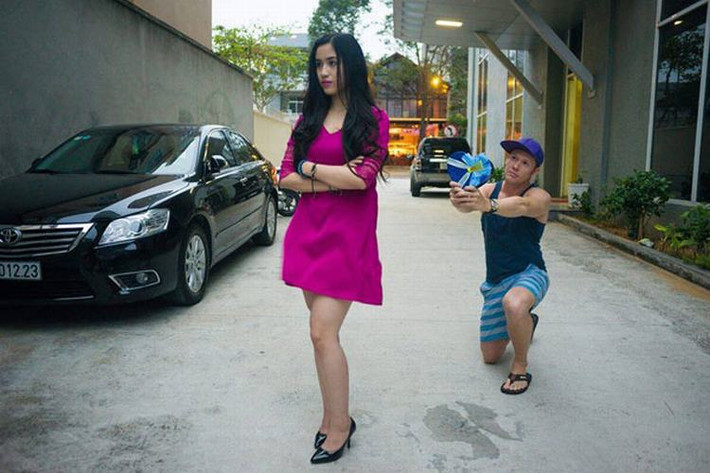 Một hình ảnh hài hước trong clip Anh không đòi quà của Ryan Duy Hùng.