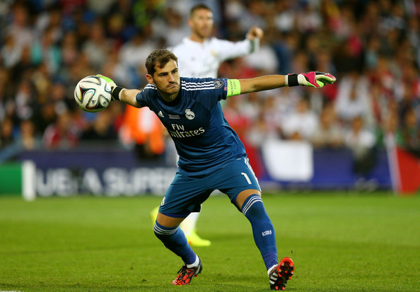 3. Iker Casillas (Real Madrid/Tây Ban Nha): Phong độ phập phù tại Real Madrid khiến Casillas mất vị trí thi đấu chính thức vào tay của Keylor Navas. Còn ở ĐT Tây Ban Nha, sự thiếu ổn định của Casillas là nguyên nhân chính khiến Tây Ban Nha bị loại ngay ở vòng bảng.