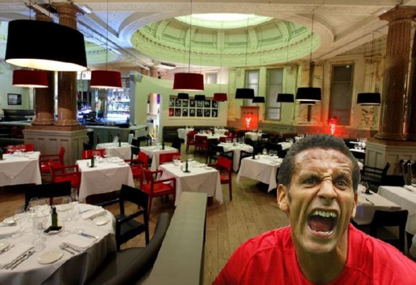 Rio Ferdinand (QPR): không kinh doanh thời trang hay giọng hát, cựu ngôi sao của MU chọn hướng đi riêng cho mình là kinh doanh nhà hàng. Rosso restaurant là sản phẩm của Rio Ferdinand và người bạn thân Adam Karim.