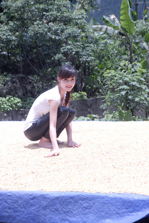Những ngày vừa qua vụ việc trả lại vương miện của Hoa hậu các dân tộc Triệu Thị Hà đã gây xôn xao dư luận. Sau những xôn xao, điều tiếng khiến Hà mệt mỏi. Có lẽ quê hương yên ả là nơi Hà muốn tìm về để được tĩnh tâm.
