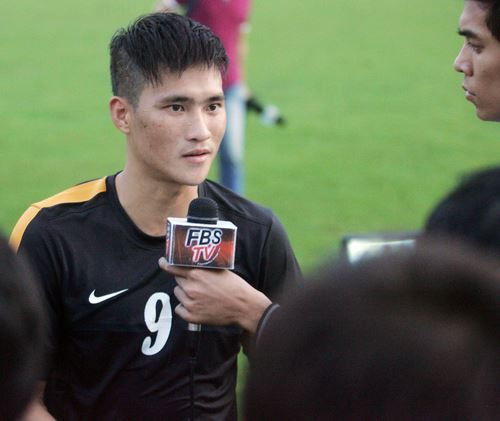 ESPNstar.com cho hay, Công vinh đã trở thành một người hùng trong lòng NHM bóng đá Việt sau khi ghi bàn thắng đem về chiếc cup vàng AFF cho Việt Nam. Ảnh: TTVN.