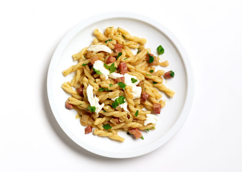 Pancetta kết hợp với miso. Kết hợp Pancetta (thịt xông khói Italy), miso, và pho mát tươi mozzarella sẽ tạo ra một món ăn vô cùng thú vị.