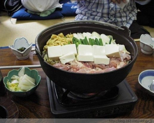 Mỗi ngày họ chỉ ăn 2 bữa, bữa trưa và tối, đều là ăn kiểu lẩu.