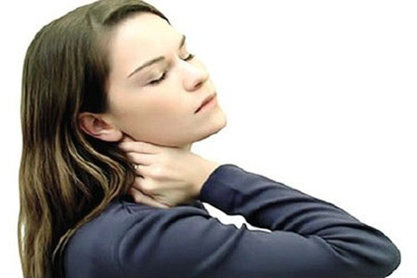 Mọi người không biết rằng, những áp lực đó có thể dẫn đến hao tổn sức khỏe trước mắt như đau đầu, hoa mắt và gây nguy hiểm lâu dài cho sức khỏe như thoái hóa đốt sống cổ.
