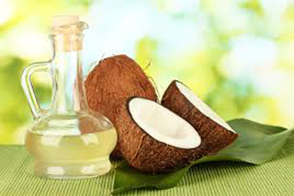 Đặc biệt, đường dừa có chỉ số Glycemic thấp, vì vậy những người bị bệnh tiểu đường có thể sử dụng đường dừa thay thế đường mía và các chất làm ngọt nhân tạo khác. Cách sử dụng đường dừa tốt nhất là hòa tan đường trong nước và nêm vào thức ăn như đường bình thường và trộn vào kem nếu làm bánh.