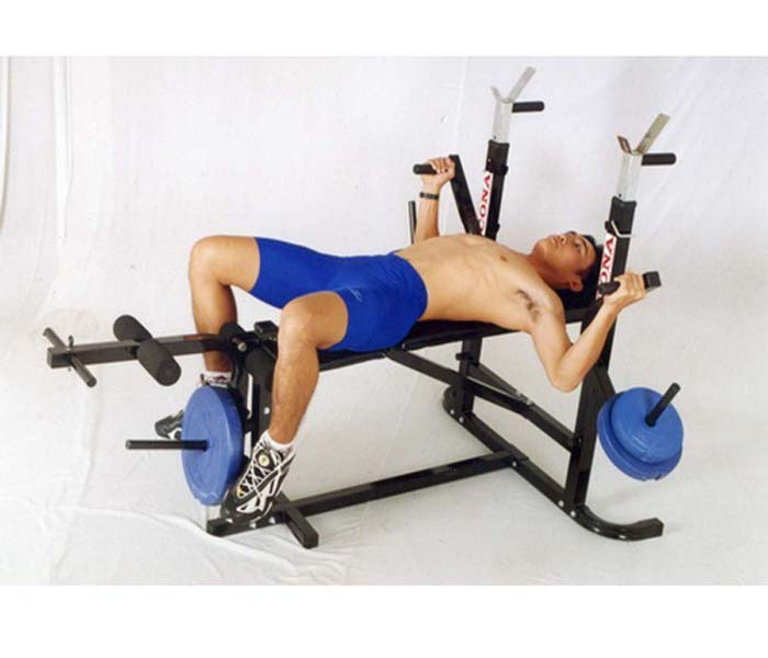 7. Hoạt động mạnh. Khi thức dậy, các cơ bắp của chúng ta vẫn đang còn rất cứng do chúng được tĩnh dưỡng qua một đêm. Hãy tập thể dục nhẹ nhàng hoặc chạy bộ vài vòng sau khi thức dậy, hay chỉ cần vươn vai, hít thở sâu cũng cung cấp năng lượng dồi dào cho bạn làm việc trong ngày.