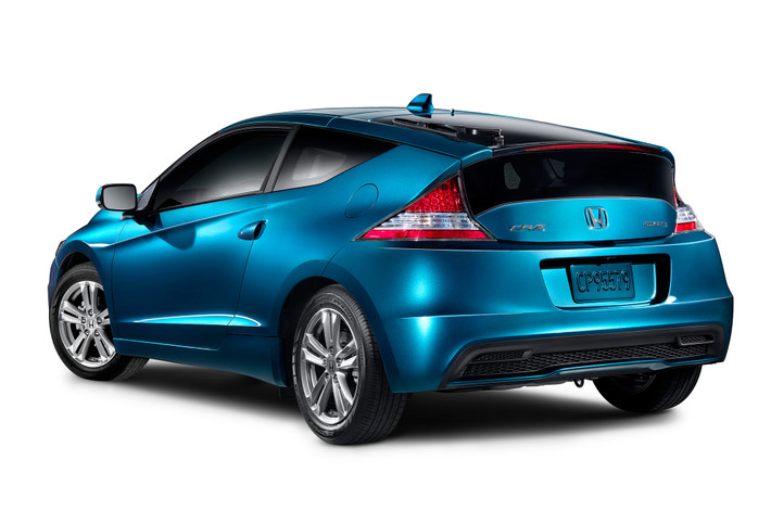 Mặc dù được thiết kế theo kiểu xe thể thao, dòng xe Hybrid này lại có chỉ số tiết kiệm nhiên liệu khá ấn tượng 31/38/34mpg.