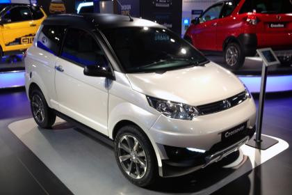 Aixam Crossover mang tiếng thuộc dòng Crossover nhưng thực chất chỉ là một kiểu Microcar của hãng Aixam. Động cơ Diezel 400cc 2 kì thực sự là một sai lầm đáng tiếc.