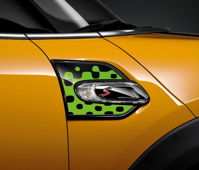 Mỗi khách hàng sở hữu MINI Cooper mới sẽ được lựa chọn hàng loạt phụ kiện mới từ bộ sưu tập phụ kiện xe hơi của John Cooper Works Pro.