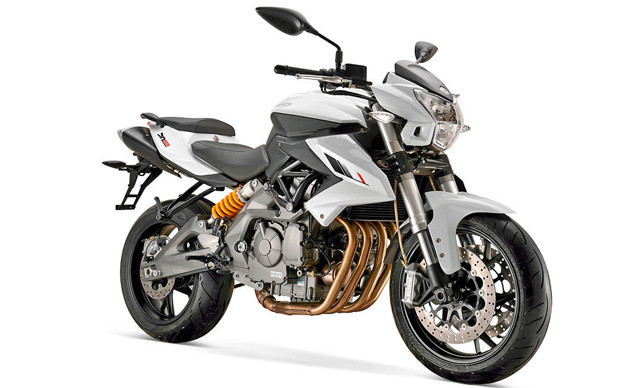 Benelli BN 600 R ra đời như một mẫu mô tô linh hoạt và có thể làm hài lòng mọi tay lái khó tính nhất. Dù chỉ được trang bị động cơ 600cc, công suất 82 mã lực nhưng Benelli BN 600R lại tạo ra âm thanh vang dội ấn tượng.
