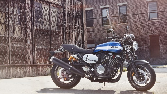 Yamaha XJR1300. Có vẻ đối với Yamaha, Mỹ không phải là thị trường tiềm năng dành cho mô tô. Phải chăng đó là lý do hãng này quyết không cho XJR 1300 được “Mỹ tiến”.