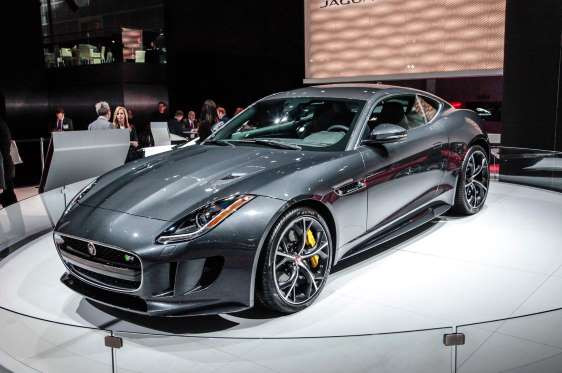 Jaguar F-TYPE chính là phiên bản sản xuất chính thức của concept C-X16 mà Jaguar đã giới thiệu trước đây. Bên cạnh kiểu dáng thiết kế thể thao và năng động, điểm nổi bật nhất của Jaguar F-TYPE Coupe phiên bản 2015 chính là động cơ tăng áp siêu nạp mà hãng xe Anh quốc đã trang bị cho mẫu xe mới của mình.