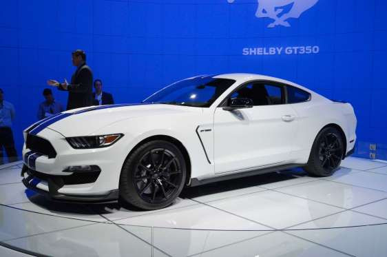Ford Mustang Shelby GT350 được chế tạo dựa trên khung của mẫu Mustang S550, lần đầu tiên sử dụng hệ thống giảm xóc với giảm chấn từ.