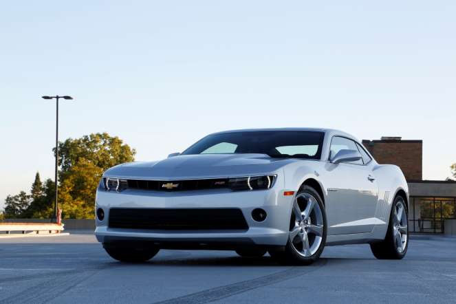 Chevrolet Camaro 2014 được cải tiến hoàn toàn và trở thành lựa chọn tiên quyết cho bất kì ai đang tìm kiếm một chiếc coupe phong cách và mạnh mẽ.